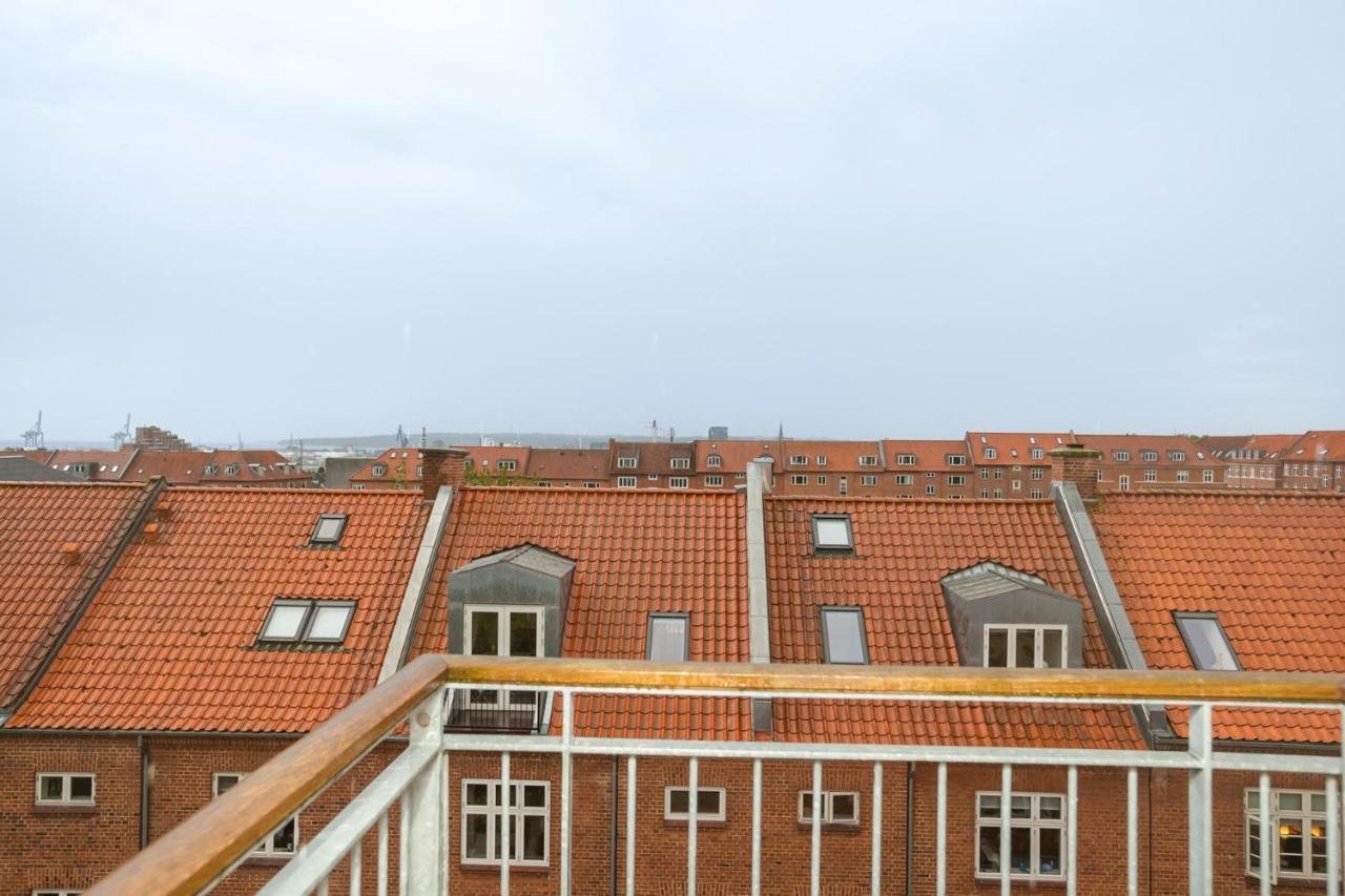 Come Stay In Penthouse With Room For 2-People Århus Extérieur photo